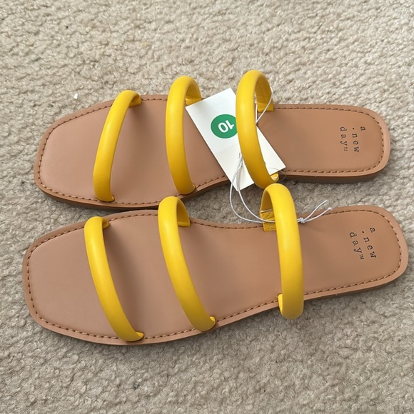 A New Day Wren Sandals Size 10 Color Yellow - Picture 5 of 8
